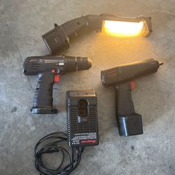 Snap On 9.6v Impact /Drill /light 2 Battery And Charger 