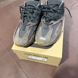 Adidas Yeezy boost 700 mauve size 12