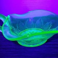Vintage DUGAN EAPG Depression Uranium Green Glass Nappy Dish