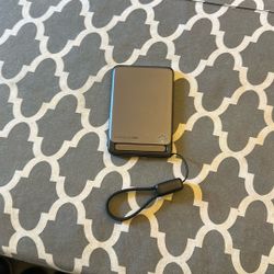 A Magnetic Battery By INIU