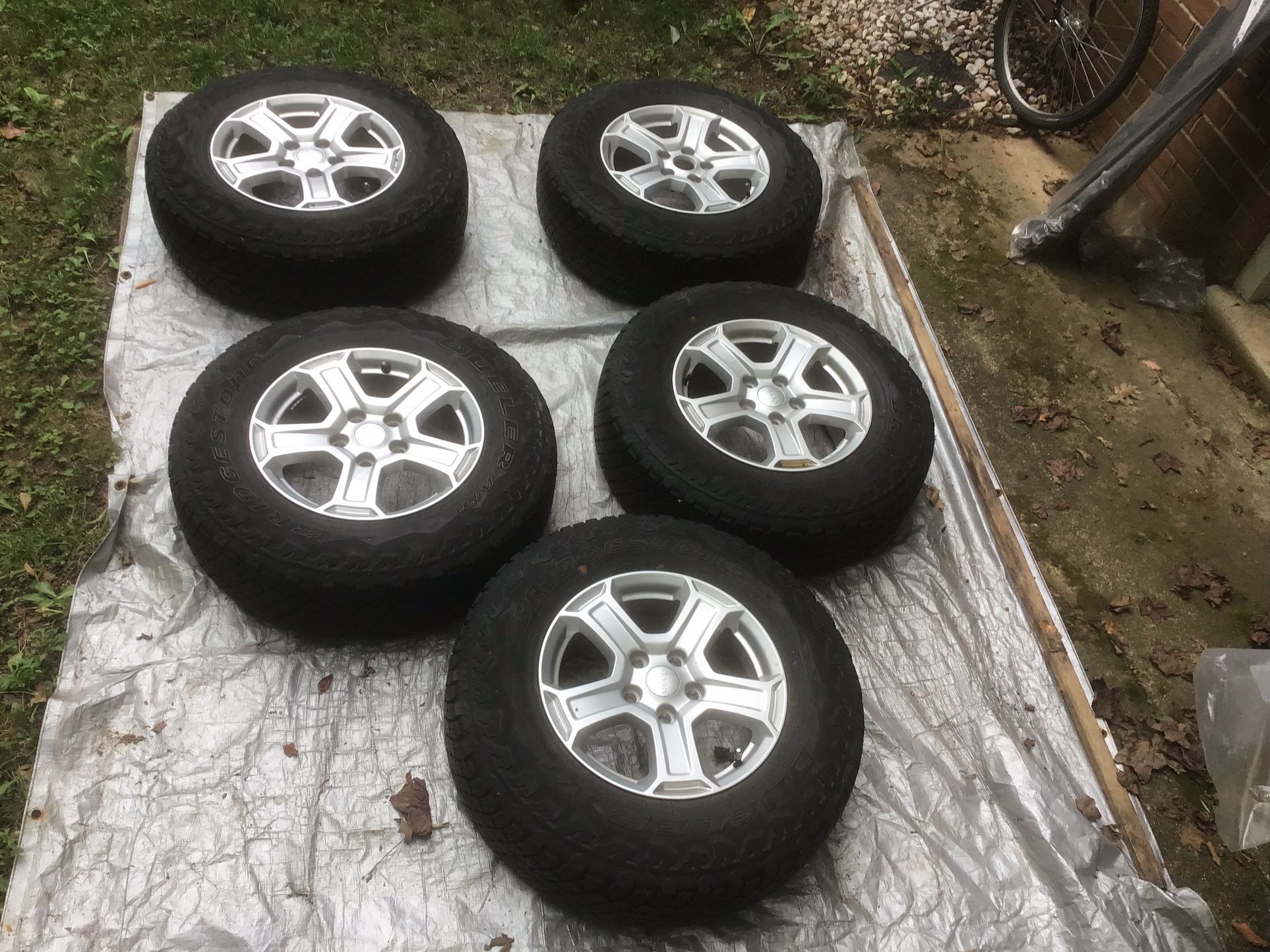 Jeep Wrangler JLU Sport wheels R17” with Bridgestone Dueler AT 245/75R17 x5 (4 plus spare)