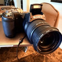Sony DSC-F828 8MP Digital Camera with 7x Optical Zoom 