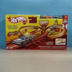 Hot Wheels The Hot Ones Crash Frenzy Speedway Track