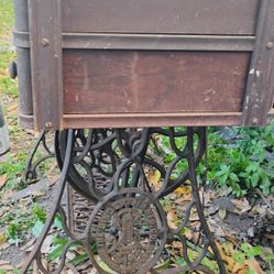 Singer Antique Sewing Machine Early 1900s
