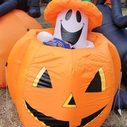 5 Ft Inflatable Pumpkin with Ghost Yard Halloween Decoration