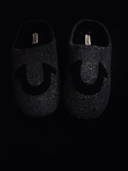 Very Comfortable True Religion Slides Size 9