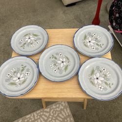 5 Finesse Jennifer Flora Blue Salad/Bread Plates 