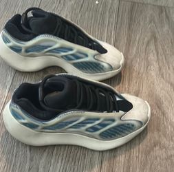 Yeezy Glow Sneaker Size 5 (Cyber Monday Sale)