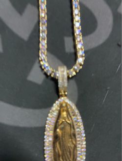 Virgin Mary 14k gold vermeil with moisssanite stones + chain moissanite