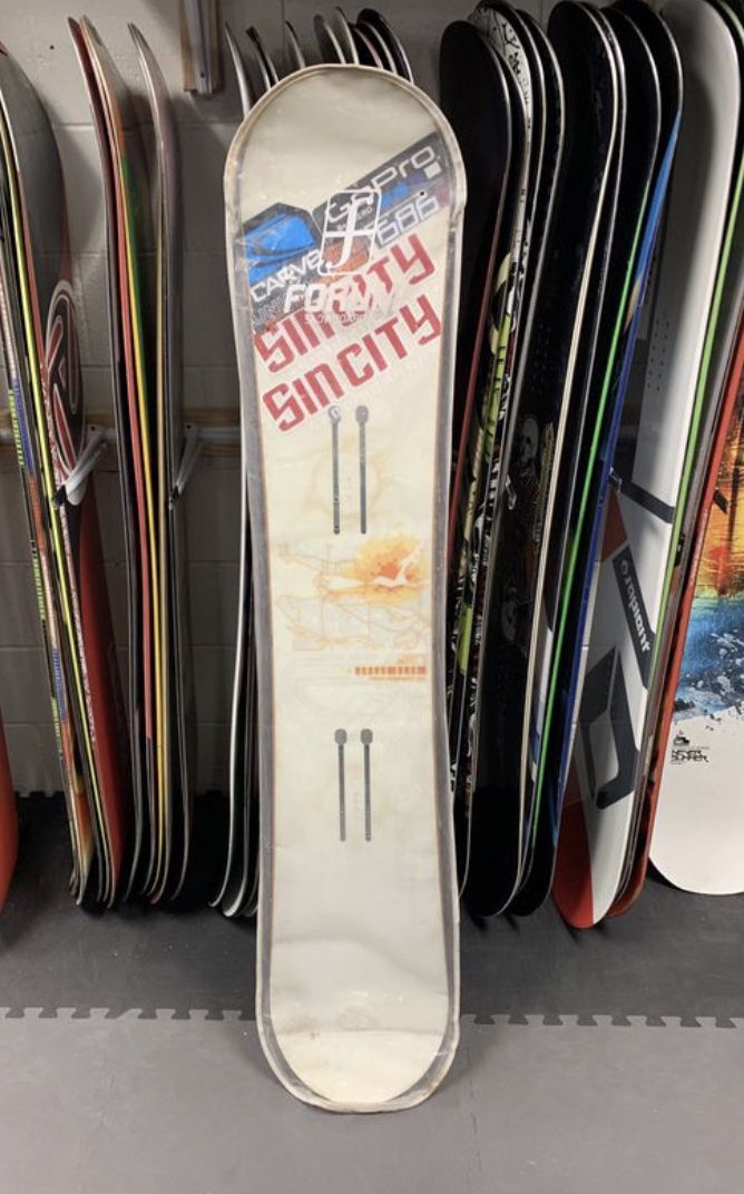 Forum Devun Walsh 157 channel snowboard with original bag with warranty