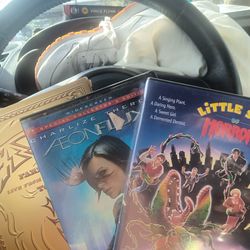 Pallet of 1000 DVDs, CDs, and VHS tapes