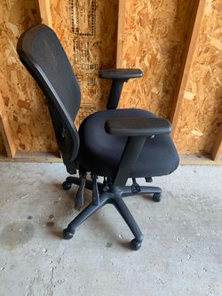 Black Mesh Back Office Chair with Armrests