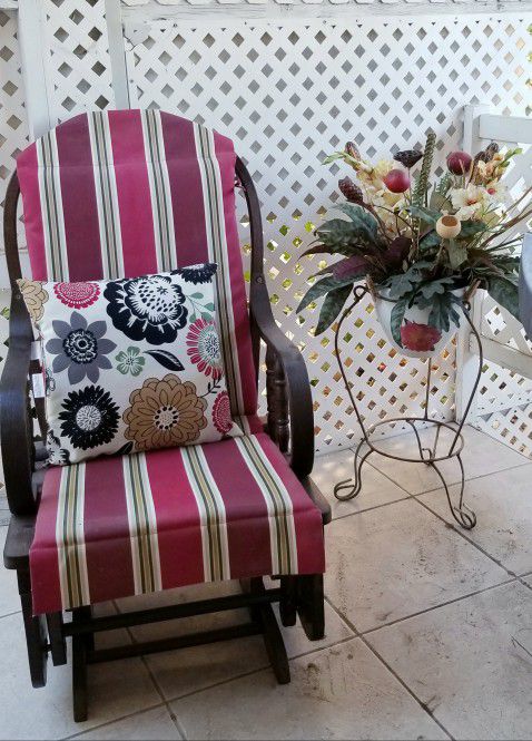 Vintage Style Rocking Chair 