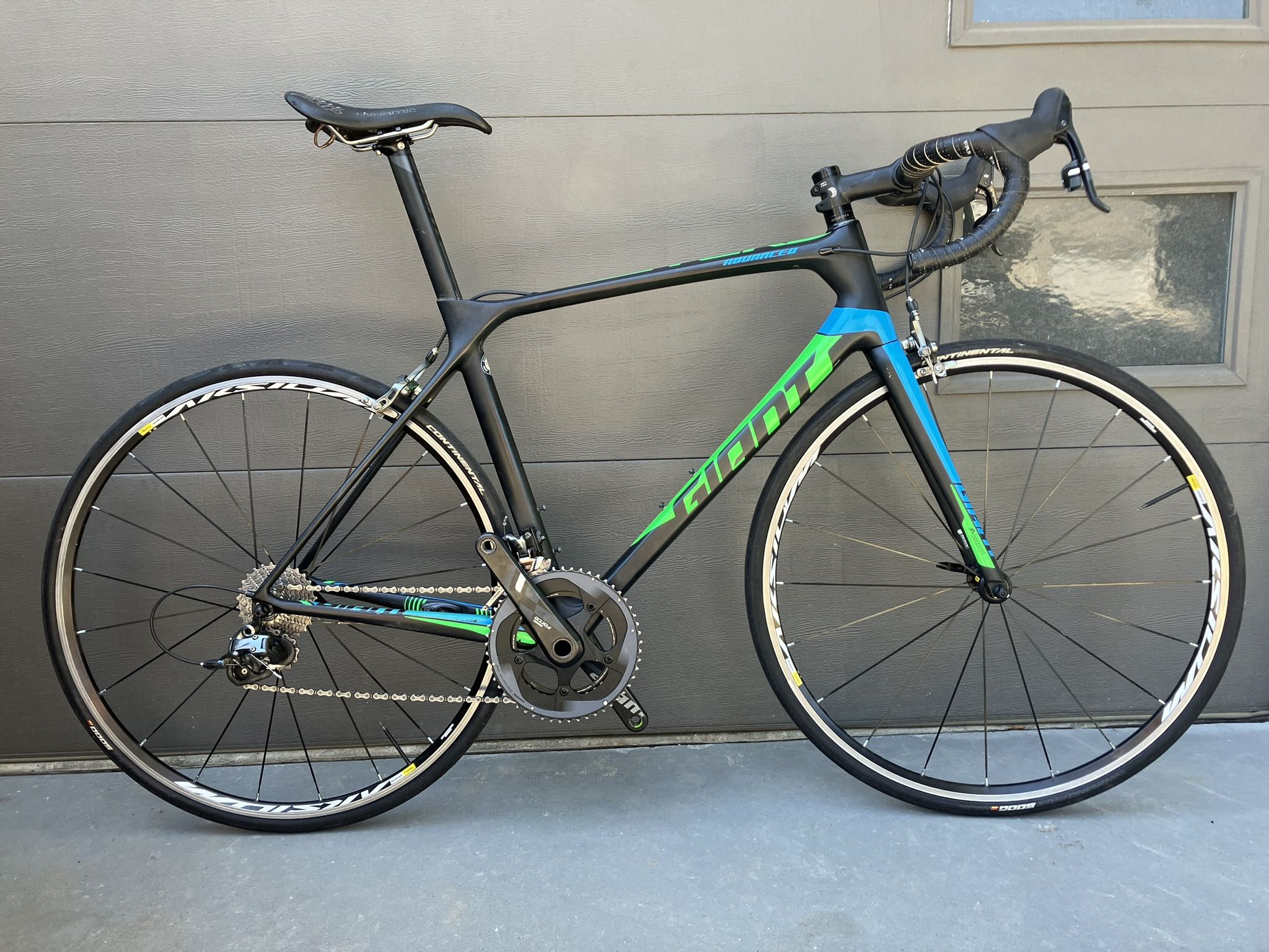Giant TCR Advanced Pro 1 (Carbon Fiber Road Bike) - Size Medium 54cm
