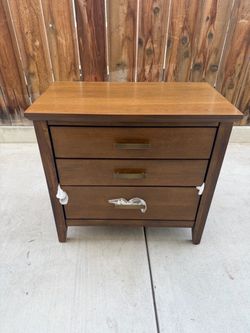 Modern 3-Drawer Wood Nightstand