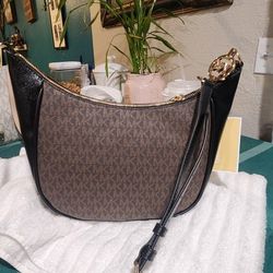 New Mk Medium Purse 
