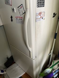 Refrigerator / Freezer - Older Model - Still Works Fine