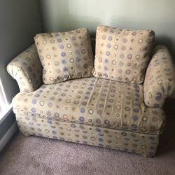 Loveseat w Reclining Bed