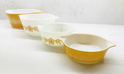 Vintage “Golden Butterfly” Pyrex Casserole Set Of Four With Lid
