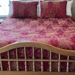 Queen Size Duvet Cover, Bed Skirt And 2 Pillow Shams