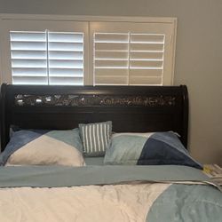 Queen Seize Bed Room Set.