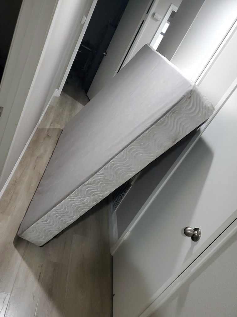 I Queen size box Spring
