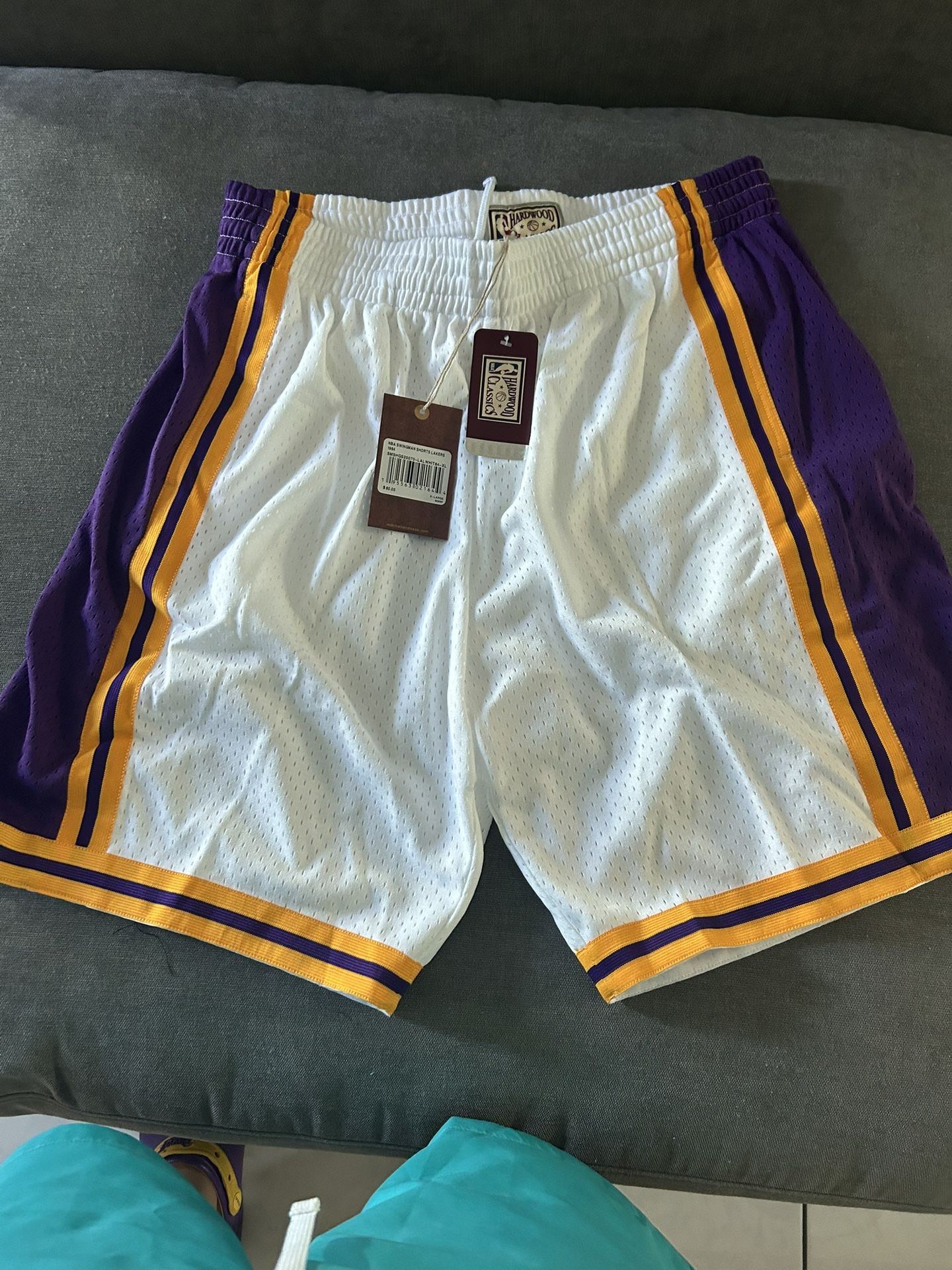 mitchell &ness size xl lakers