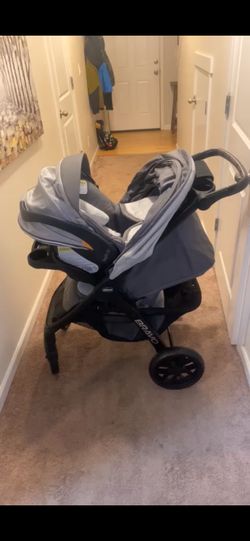 Keyfit 360 Chico Car seat With Stroller And Car Seat Base