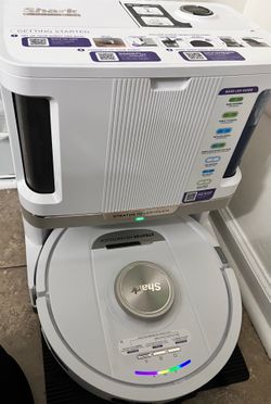 Shark Stratos NeverTouch™ Robot Vacuum and Mop