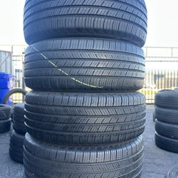 SET OF TIRE 215 55 17 MICHELIN 85% LIFE