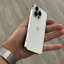 IPhone 13 Pro UNLOCKED -256GB - White -