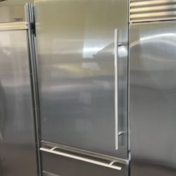 New Open Box Viking 36”Wide Built In Bottom Freezer Refrigerator 