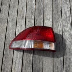 HONDA ACCORD TAIL LIGHT Driver  Side 2001,2002