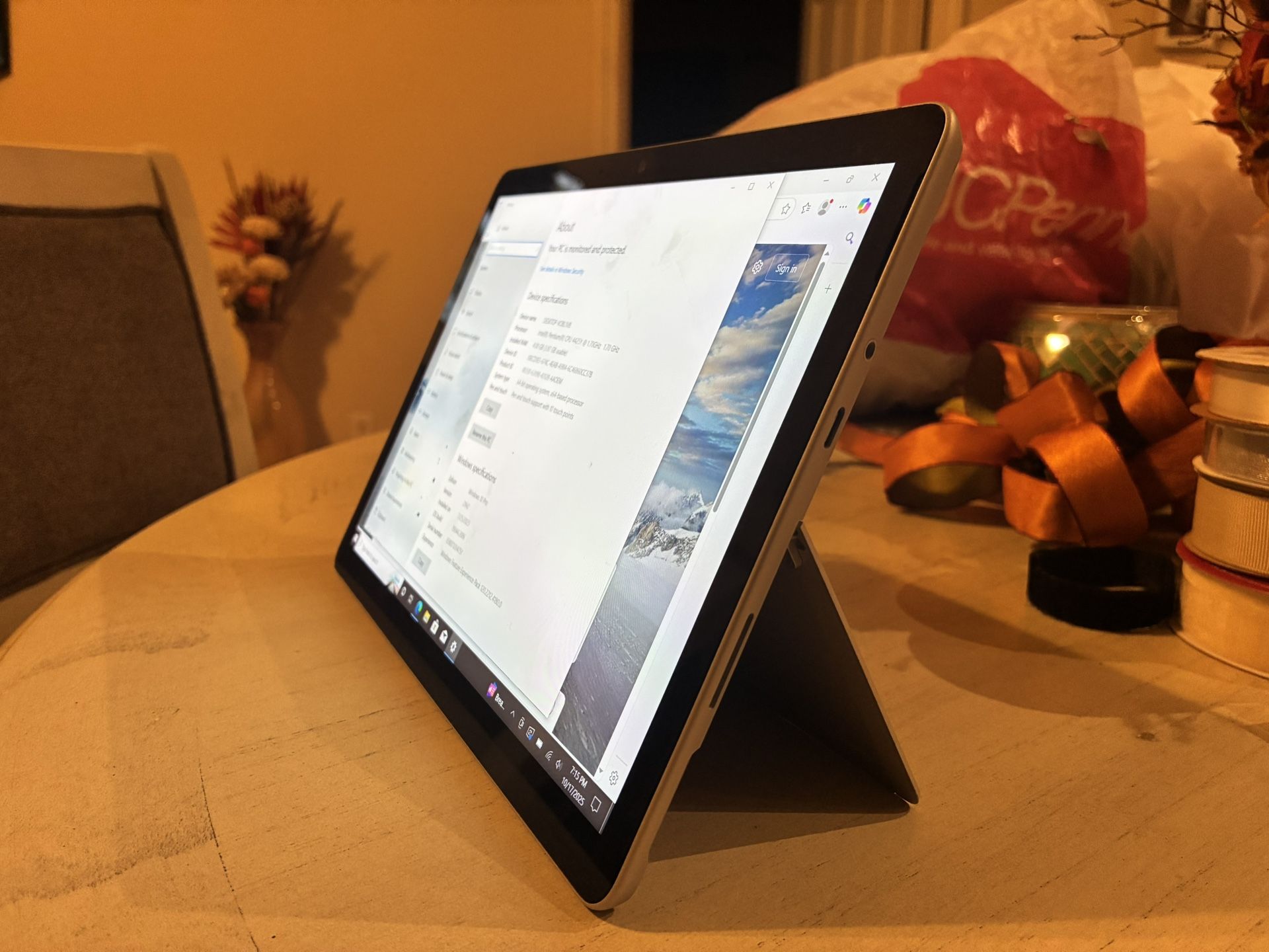 Surface Go 2 - 10.5" Touch Screen - 64GB 