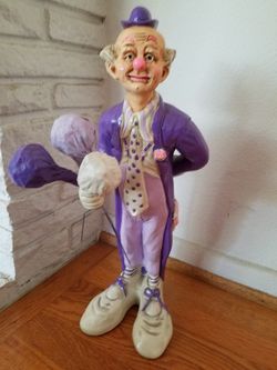 CLOWN STATUE