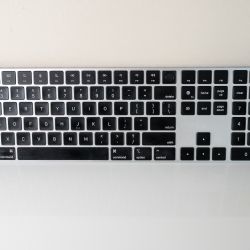 Apple Magic Keyboard w/touchID & Lightning Port