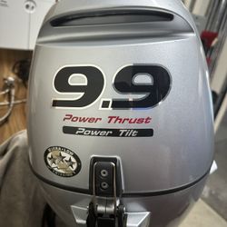 Honda 9.9 HP Outboard Motor w/accessories NEW