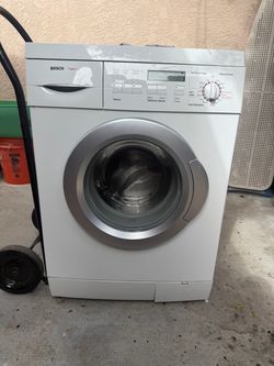 Bosch Axxis+ Front-Load Washer – Canadian Plug, Good Condition