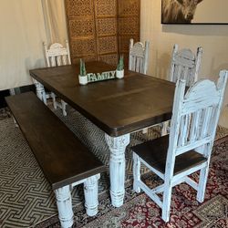 8 ft Farmhouse big table w/4 chairs and bench perfect condition $550 Delivery available $20 more!!!