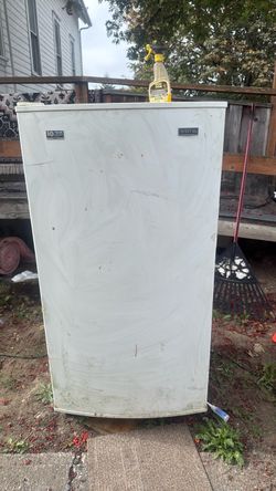 Maytag stand-up Frezer not getting cold