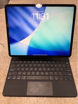 Trades Welcome Apple iPad Pro 12.9 gen 4 256gb WiFi plus cellular unlocked Apple Magic Keyboard!