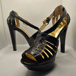 Michael Kors strappy black patent leather Size 7.5 platform shoes sandals shoes
Brand: Michael Kors 

Size: 7.5
Platform Height: 1"
Heel Height: 4.5"
