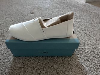 Brand New White Toms