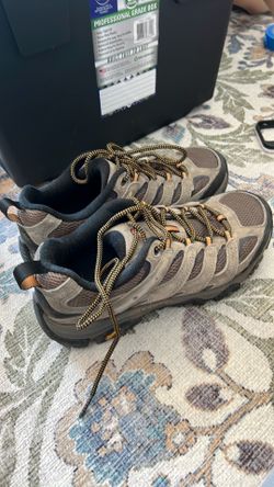 Merrell men’s Moab 3 hiking shoes size 9