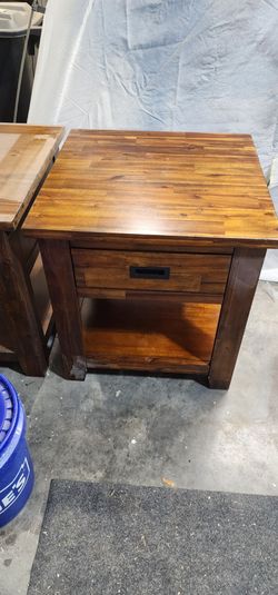 2 wood side tables