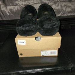 Size 9 Brand New UGG Slippers 