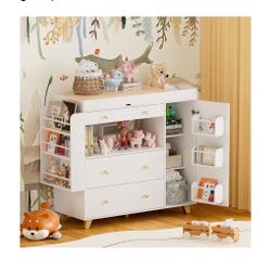 Baby changing table with storage