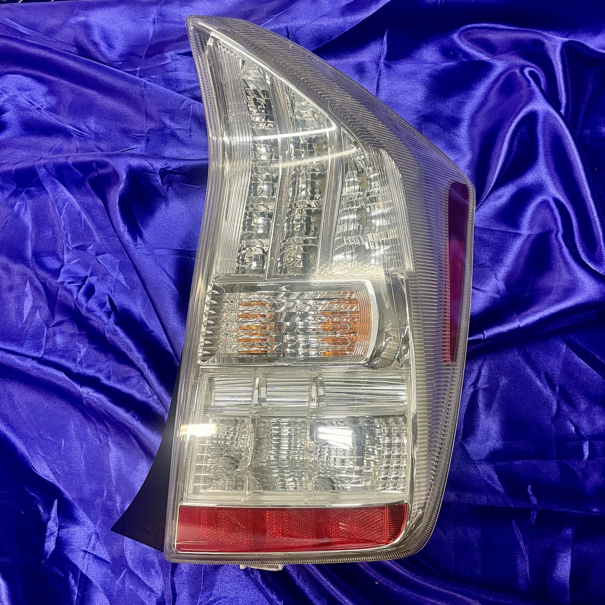 OEM Right Tail Light Assy TOYOTA PRIUS 10-11