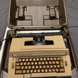 Vintage Smith-Corona Typewriter In Case 