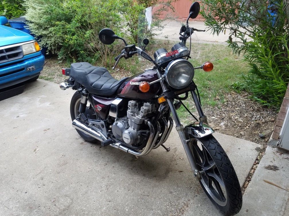 1984 Antique Kawasaki 550 LTD Shaft drive Motorcycle collectable